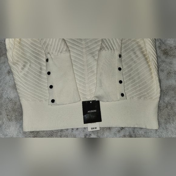 NWT! ALFANI SWEATER !! - Picture 5 of 6